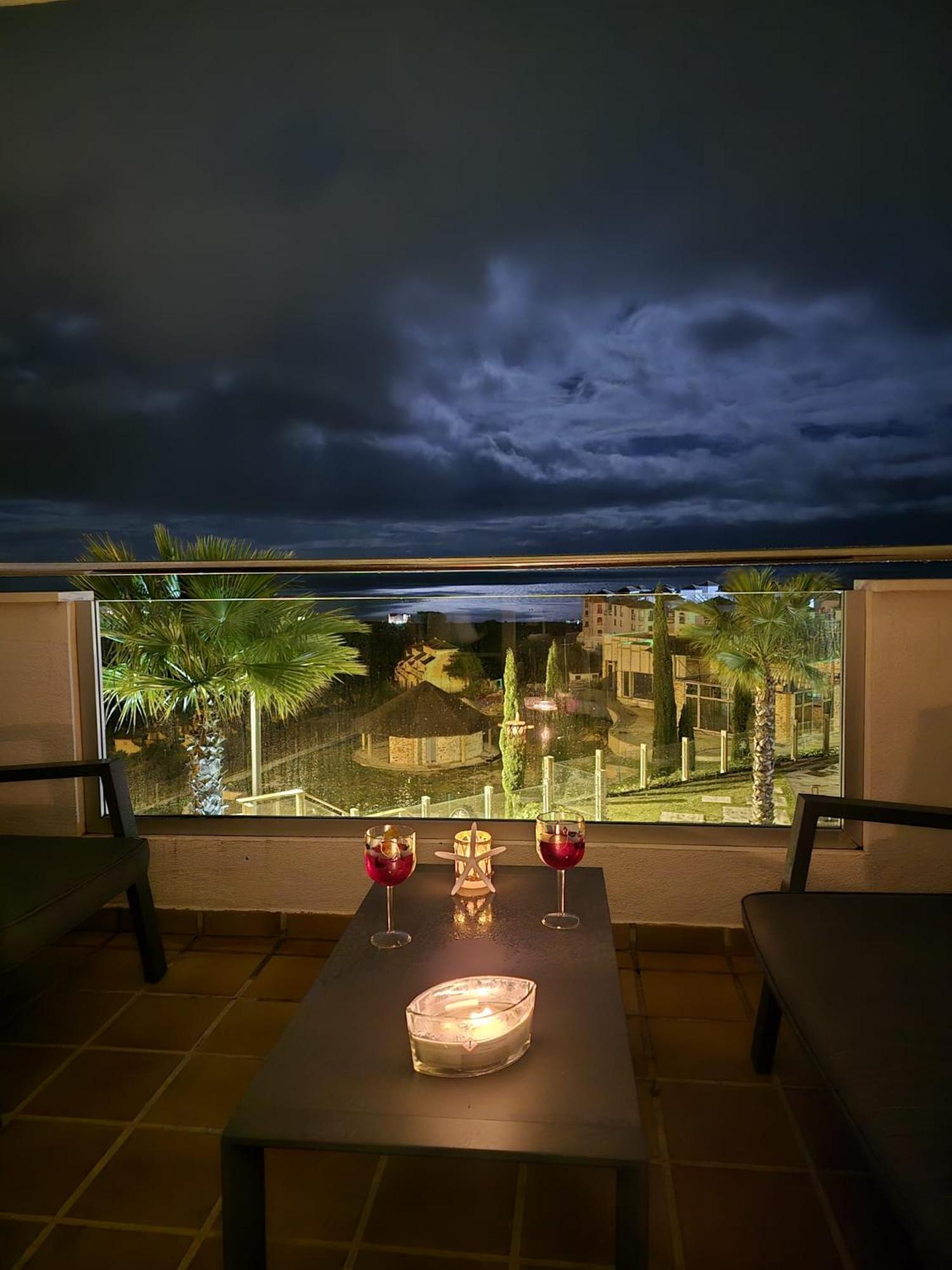 Seaside Serenity - Stylish Apartment With Spectacular Views Manilva Exterior photo