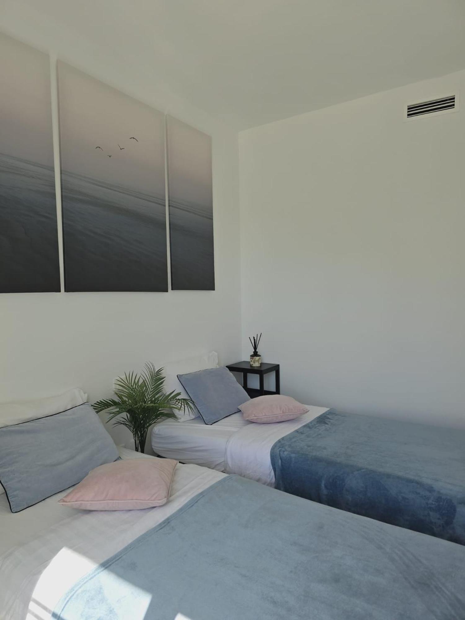Seaside Serenity - Stylish Apartment With Spectacular Views Manilva Exterior photo